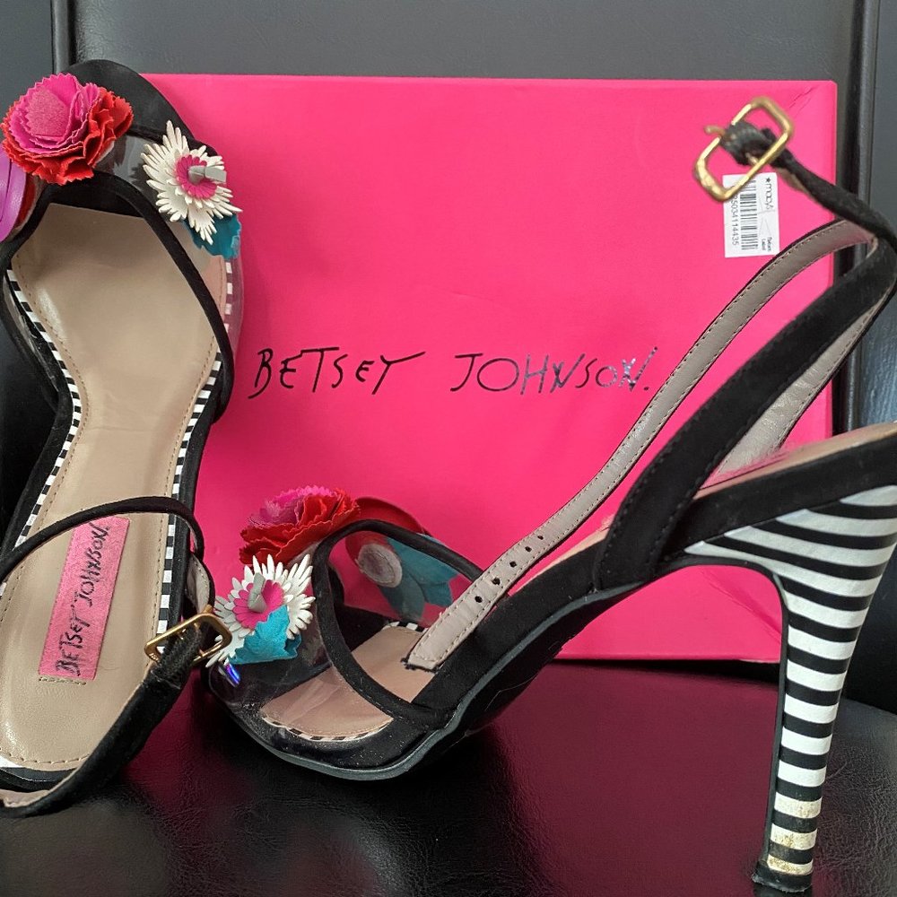 BEAUTIFUL LADIES HEELS